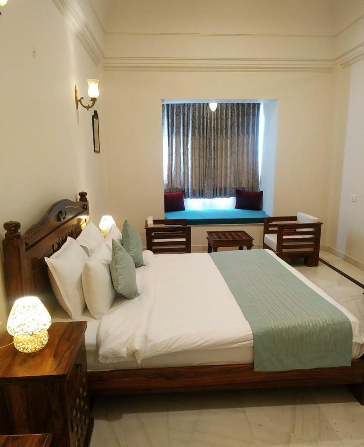 Hotel Raj Bagh Palace Jaipur Eksteriør billede